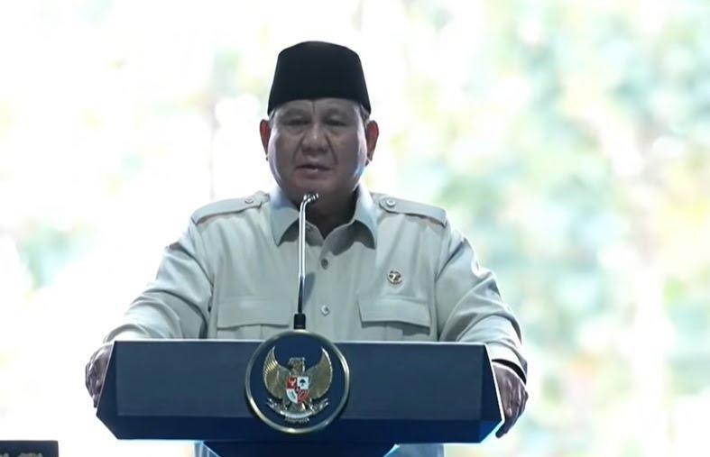 Panen Jagung di Tuban, Presiden Prabowo Ibaratkan Kapolri ‘Kapten Kesebelasan’ yang Layak Diperpanjang