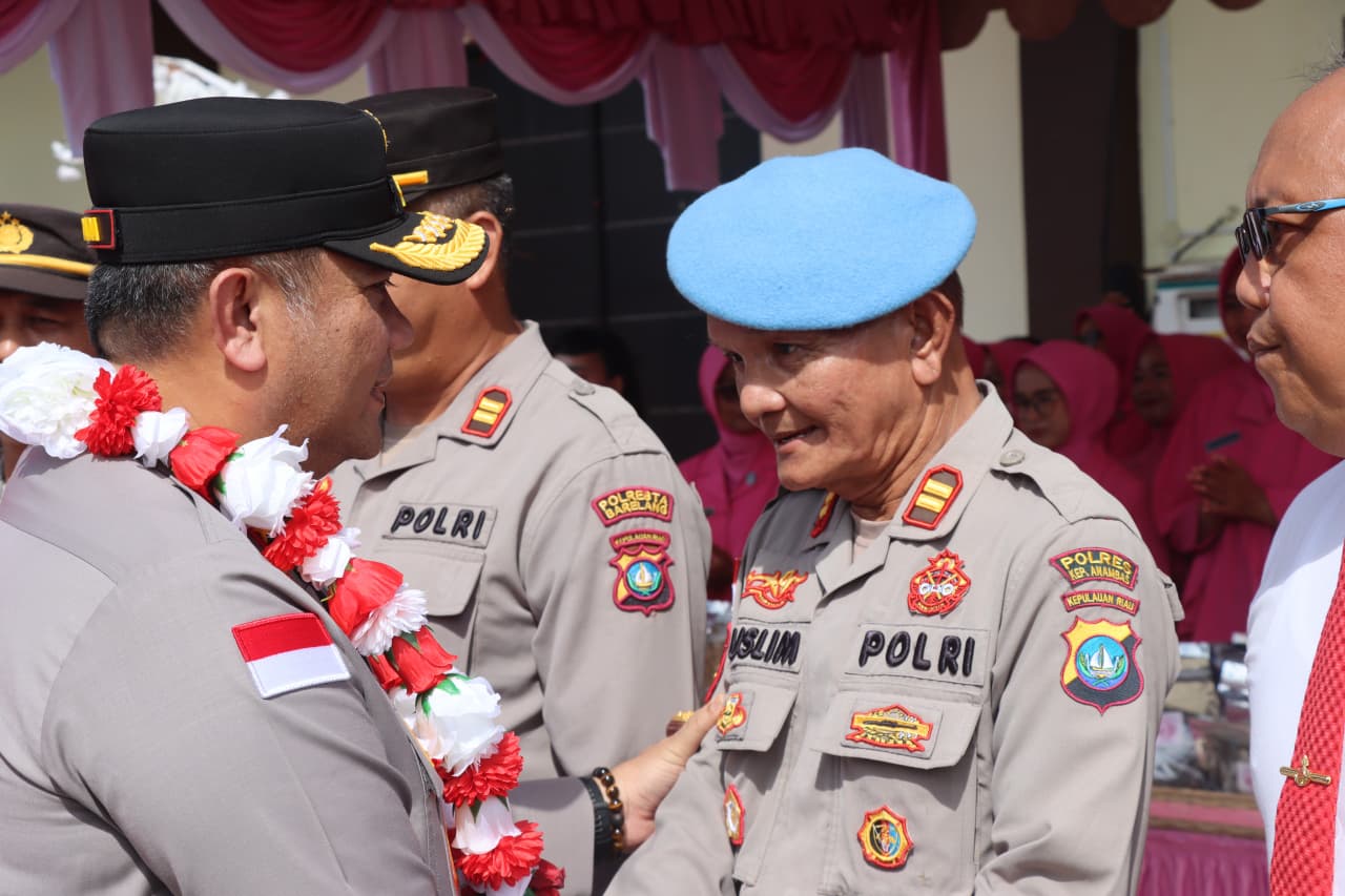 22 Tahun Mengabdi di Perbatasan Ujung Utara Kepulauan Riau, Kasipropam Anambas Beserta Istri Dapat Hadiah Umroh dari Kapolda Kepri