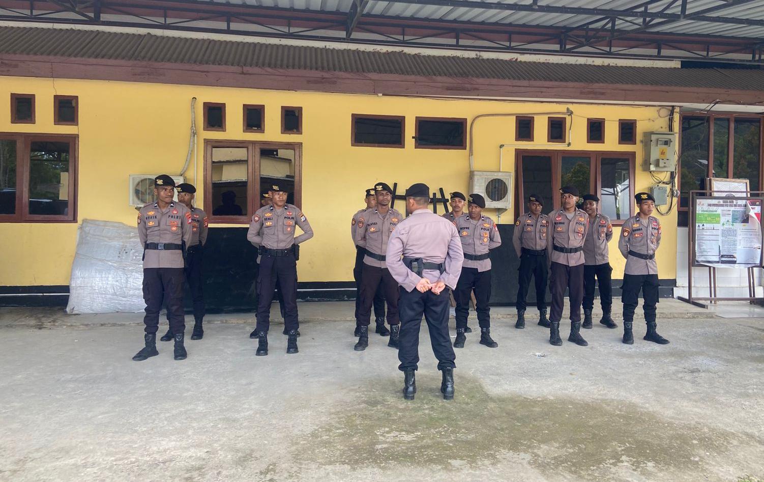 Humanis dan Profesional, Polres Raja Ampat Amankan Pelantikan 112 Kepala Kampung, Kapolres Imbau Kamtibmas Kondusif