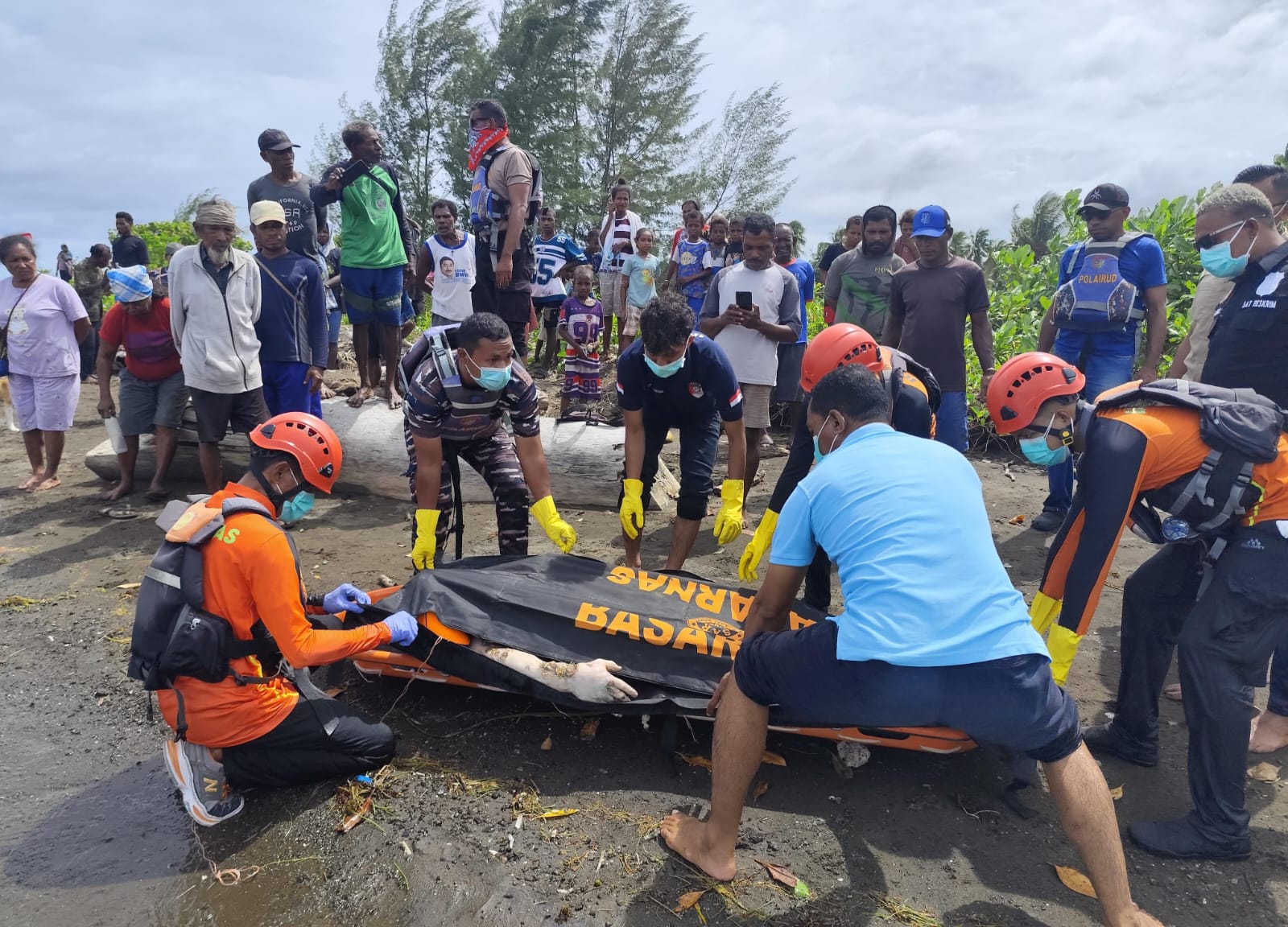Pimpin Langsung Evakuasi, Kapolres Raja Ampat Apresiasi Sinergi Tim Gabungan Temukan Jenazah di Waipun