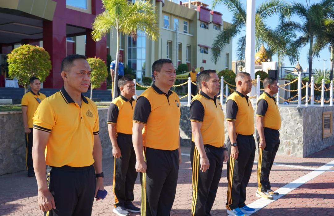 Jaga Fisik dan Soliditas, Kapolda Sulteng Pimpin Olahraga Bersama Personel di Mapolda