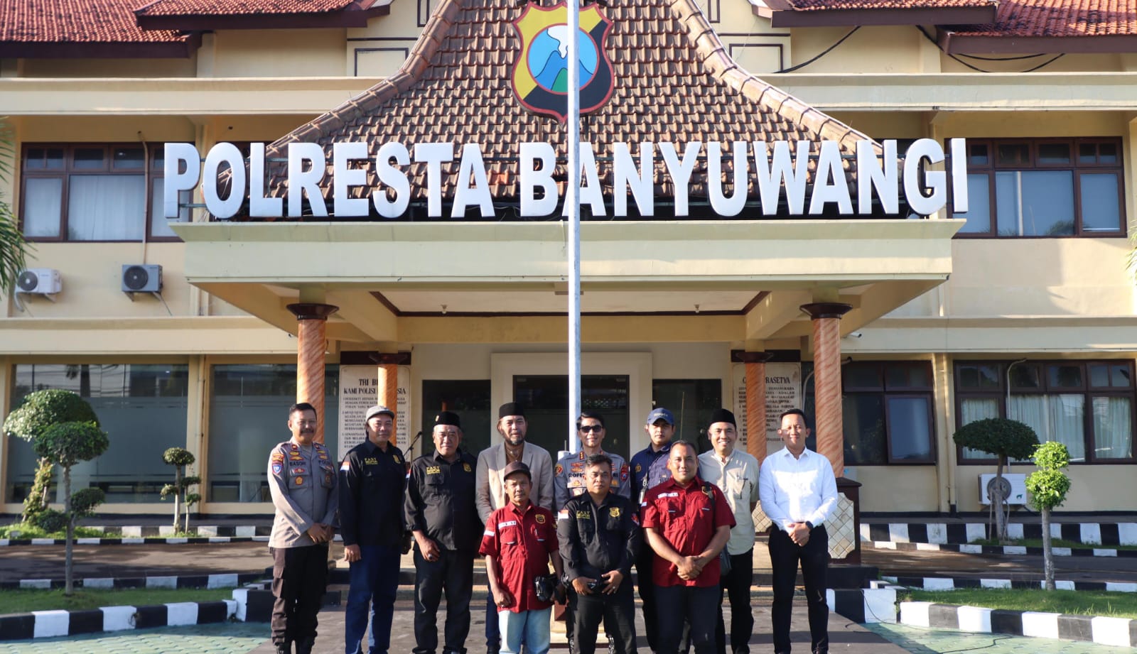 Disambut Kapolresta Banyuwangi, Agus Flores Perkuat Sinergi Fast Respon Counter Polri dengan Jajaran Polri