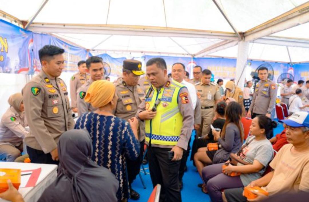 Sambut Hari Bhayangkara ke-80, Kakorlantas Wakili Kapolri Tinjau Layanan Kesehatan Korban Kebakaran di Kemayoran