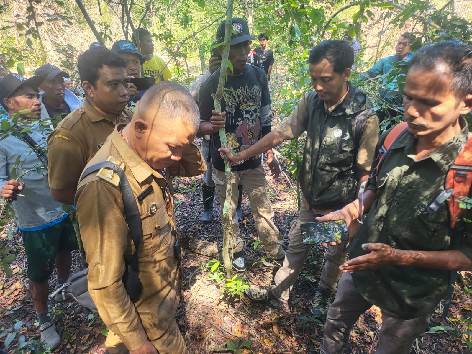 Puluhan Warga Hadang Penanaman Pilar Batas di Warloka Pesisir, Camat Komodo Turun Langsung Redam Ketegangan