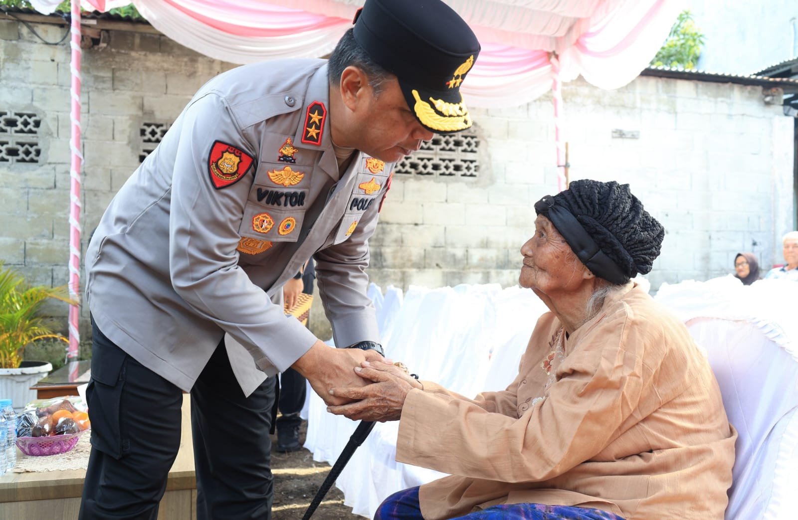 Kapolda Babel Bedah Rumah Warga di Kabupaten Belitung, Sambut HUT Bhayangkara ke-80