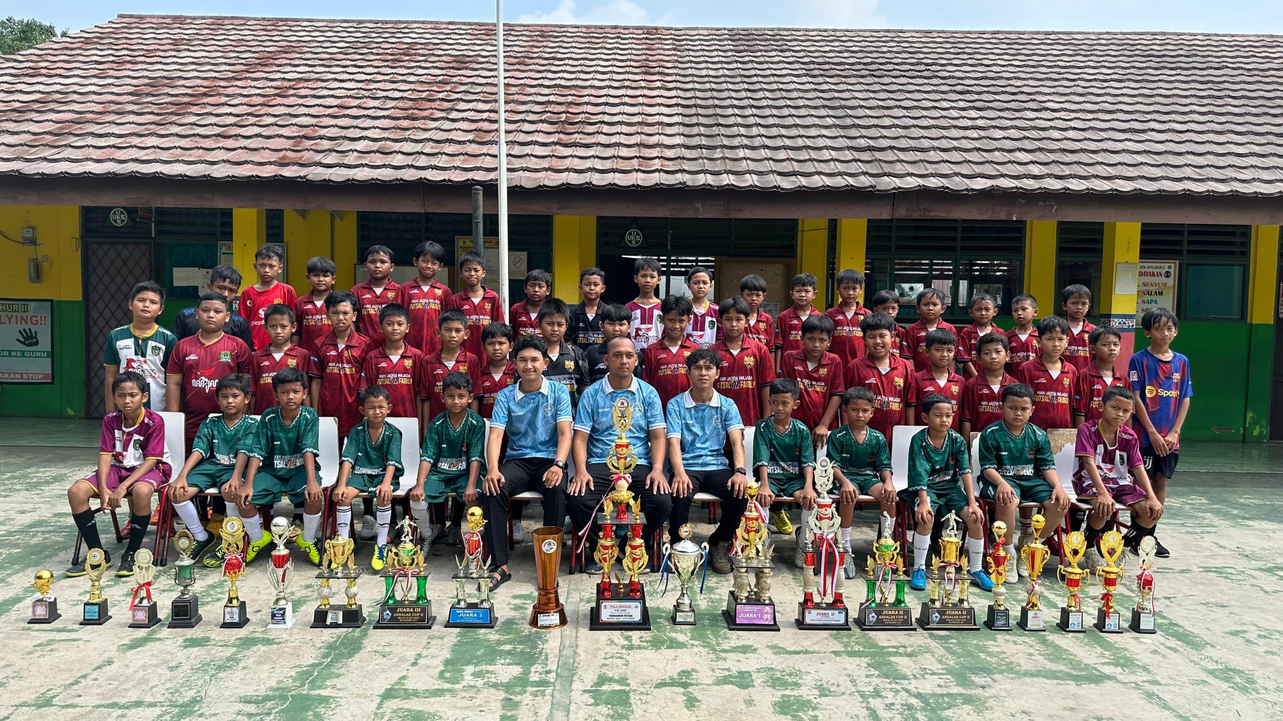 SDN Jatiluhur 2 Kota Bekasi Sukses Borong Gelar Juara U-9 dan U-12 di Futsal Club Fourpeo Jilid 2.