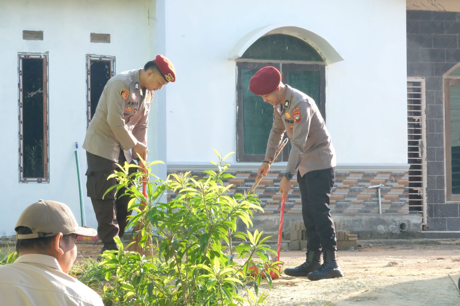 Polda Kepri Gelar Bakti Religi Di Masjid Katijah Sani Sambau Dalam Rangka Memperingati Hari Bhayangkara Ke-80