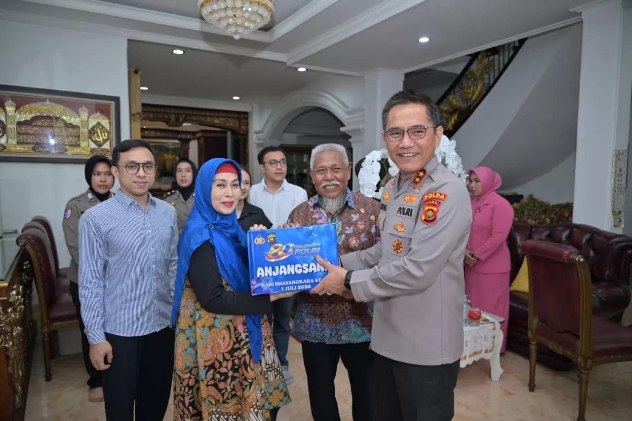 Sambut Hari Bhayangkara ke-80, Kapolda Jambi Pimpin Anjangsana dan Beri Tali Asih ke Purnawirawan
