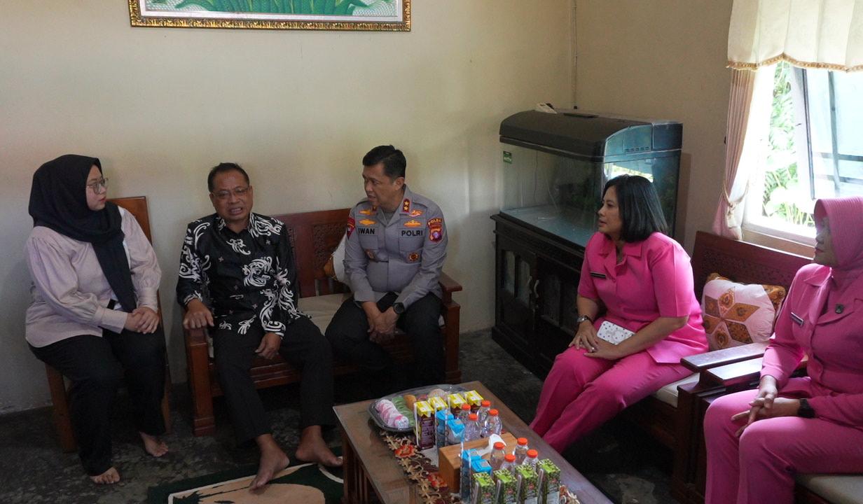 Anjangsana Hari Bhayangkara ke-80 Jadi Momen Pererat Silaturahmi Kapolda Kalteng dengan Purnawirawan Polri dan Anak Panti Asuhan