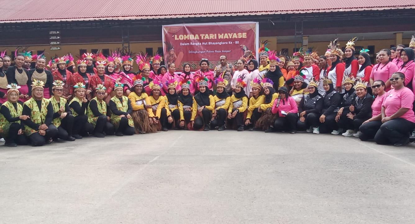 Semarak Hari Bhayangkara ke-80: Polres Raja Ampat Gelar Lomba Tari Wayase Antar-Fungsi, Lestarikan Budaya Papua