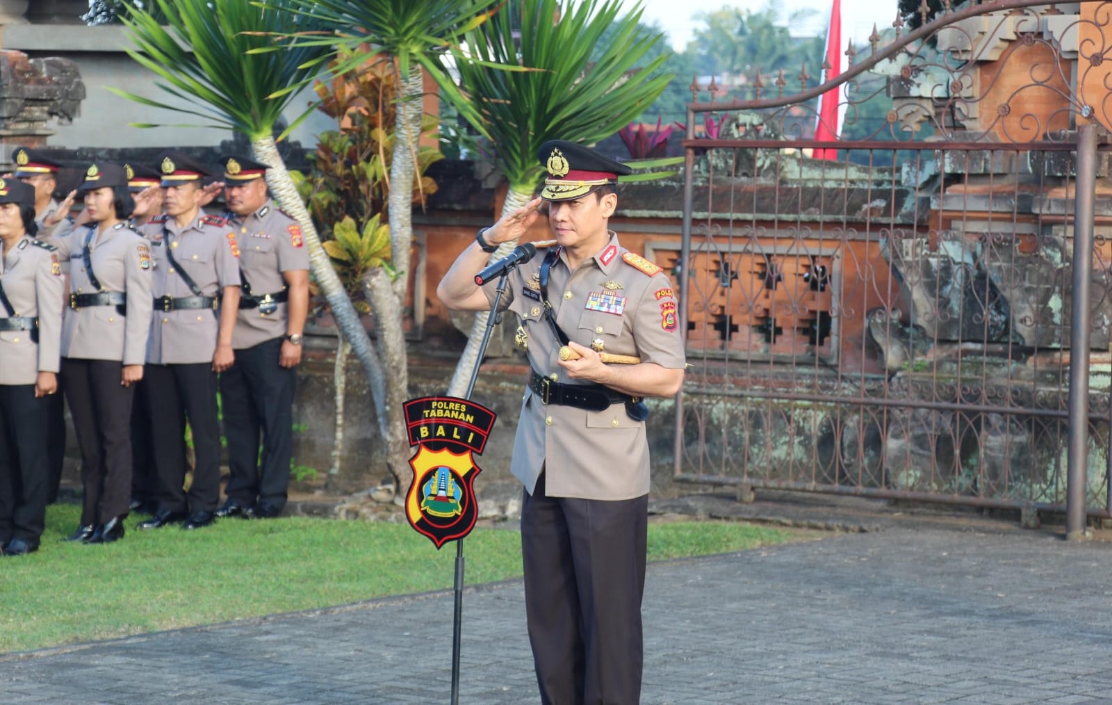 Sambut HUT Bhayangkara ke-80, Kapolda Bali Pimpin Ziarah dan Tabur Bunga di TMP Pancaka Tirta Tabanan