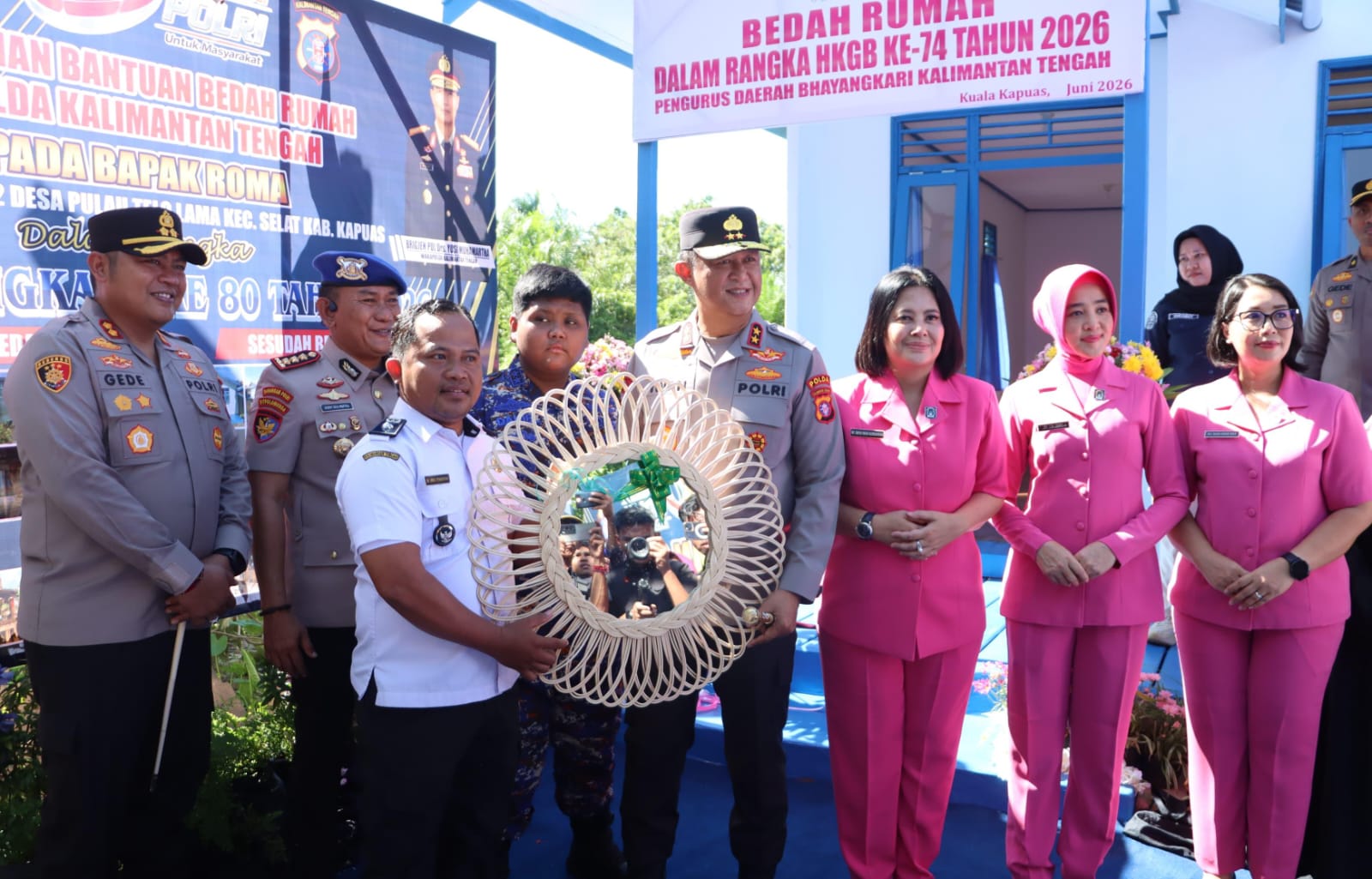 Polri Untuk Masyarakat, Kapolda Kalteng Resmikan Bedah Rumah Warga di Kapuas