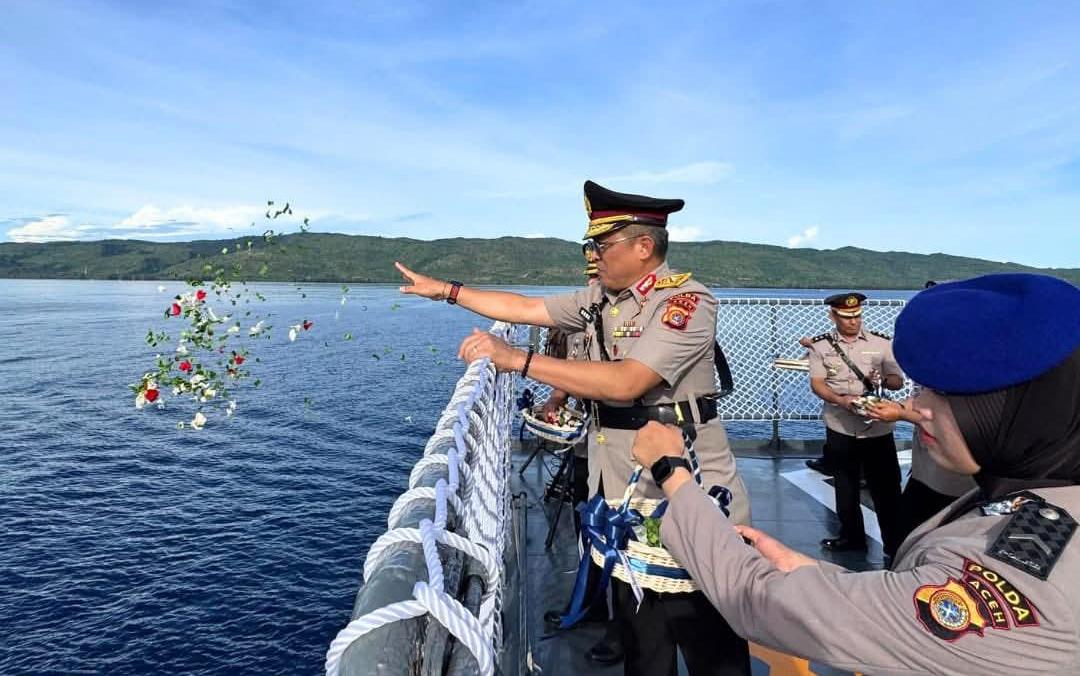 Sambut Hari Bhayangkara ke-80, Polda Aceh Gelar Upacara Tabur Bunga di Atas KP Wisanggeni 8005