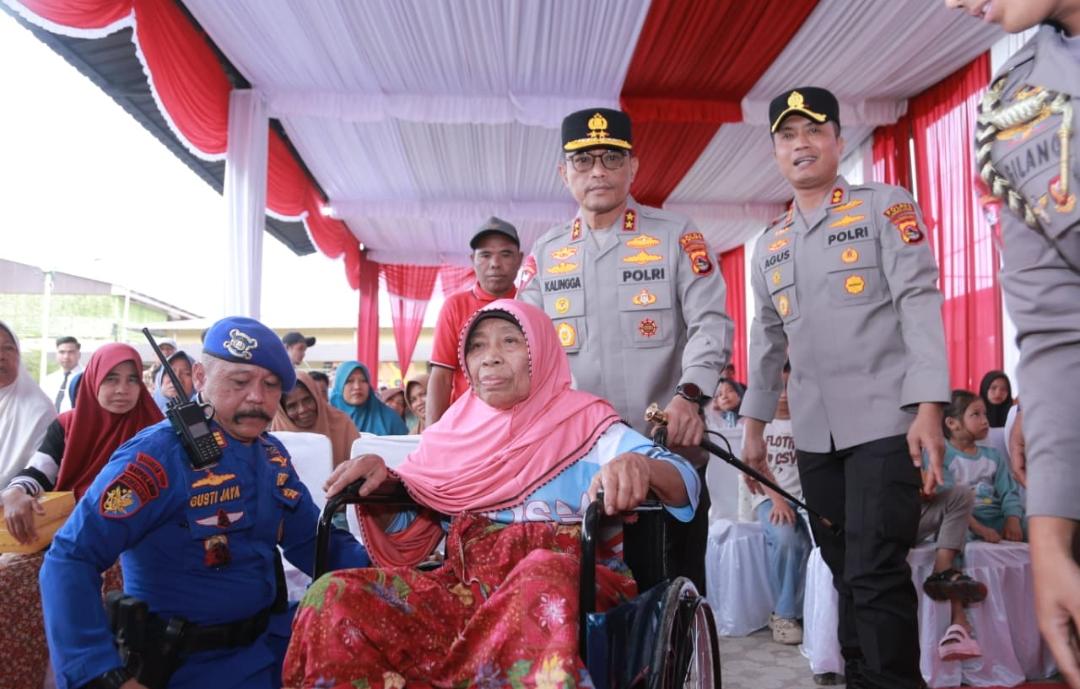 Sentuh Hati Masyarakat, Kapolda NTB Salurkan Bansos dan Hijaukan Polres Lombok Utara