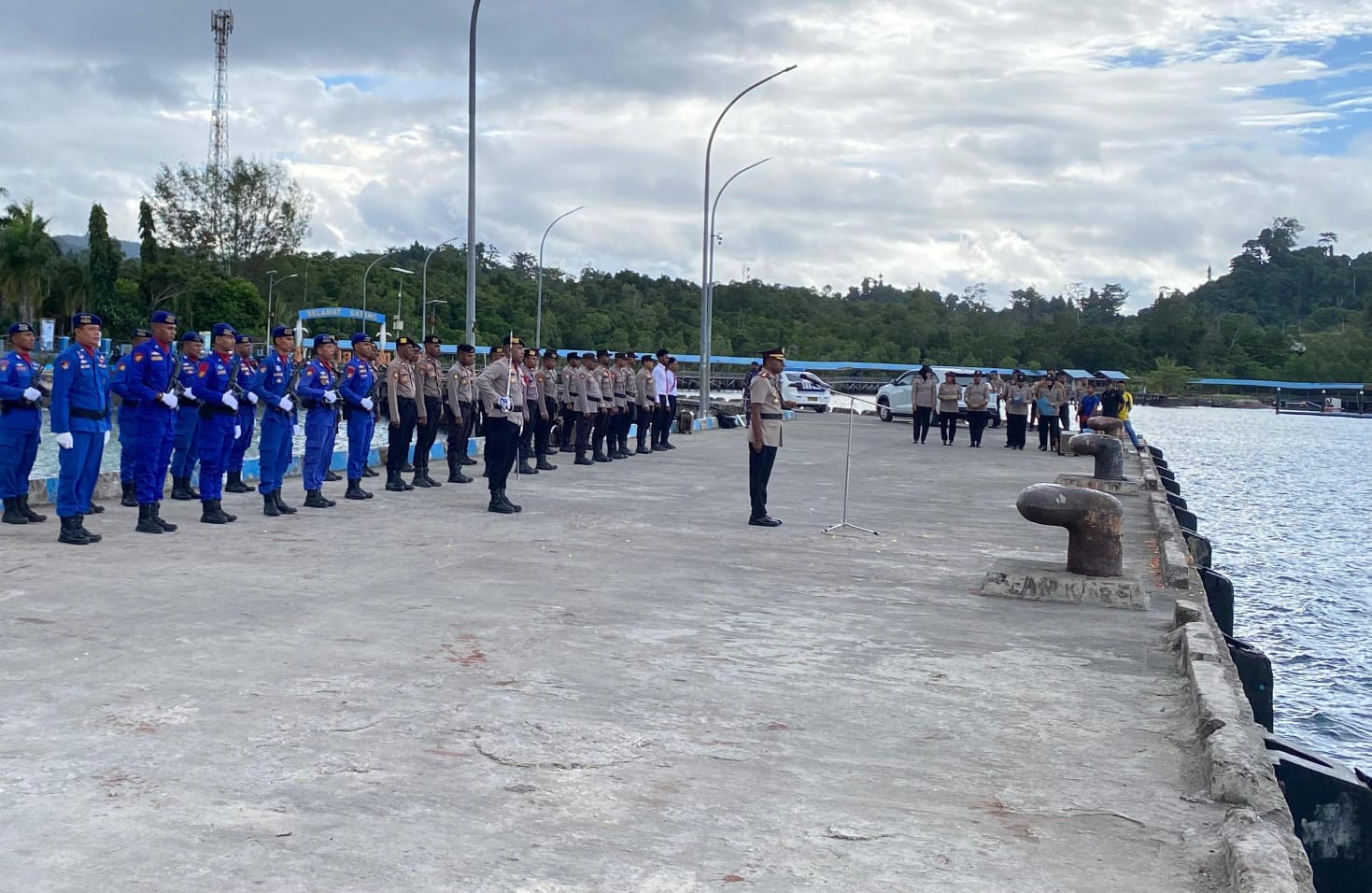 Polres Raja Ampat Gelar Upacara Tabur Bunga di Perairan Waisai, Kenang Jasa Pahlawan Bhayangkara