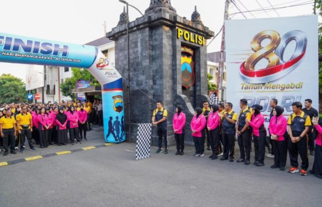 Rayakan Hari Bhayangkara ke-80, Kapolda Jateng Boyong Keluarga Personel Olahraga Bersama
