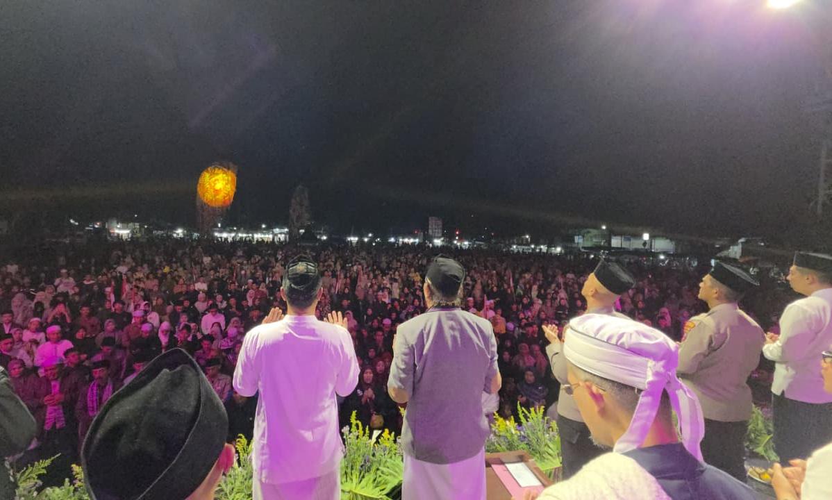 7.000 Jamaah Hadiri Shalawat Akbar HUT Bhayangkara ke-80 di Banyuwangi, Digelar PW FRN di Bawah Pimpinan Agus Flores