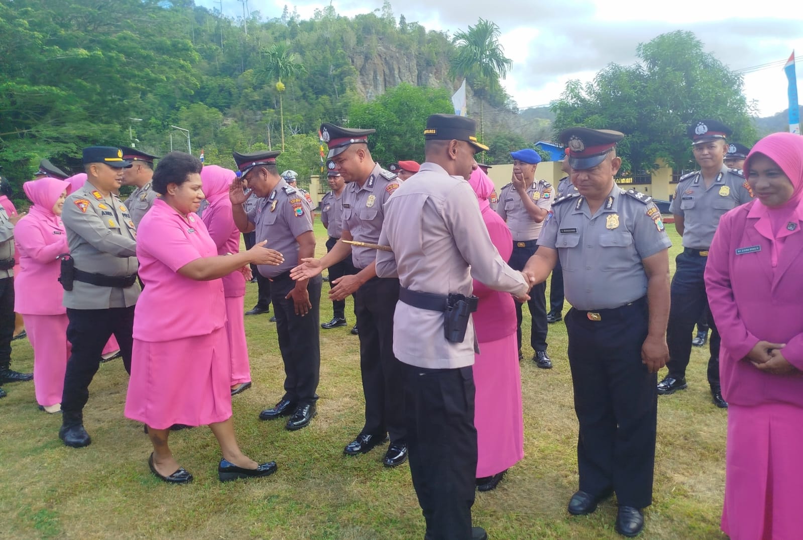 53 Personel Polres Raja Ampat Naik Pangkat, Kapolres AKBP Jems O. Tegai: Jadikan Motivasi Tingkatkan Pelayanan