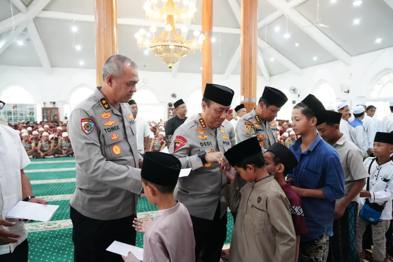 Hari Bhayangkara ke-80: Saat Wakapolri Ajarkan Taruna Akpol Arti Kasih Sayang Lewat Santunan Yatim
