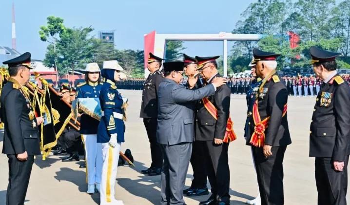 HUT Ke-80 Bhayangkara, Presiden Prabowo Anugerahkan Tanda Kehormatan dan Pangkat Istimewa ke Jajaran Polri