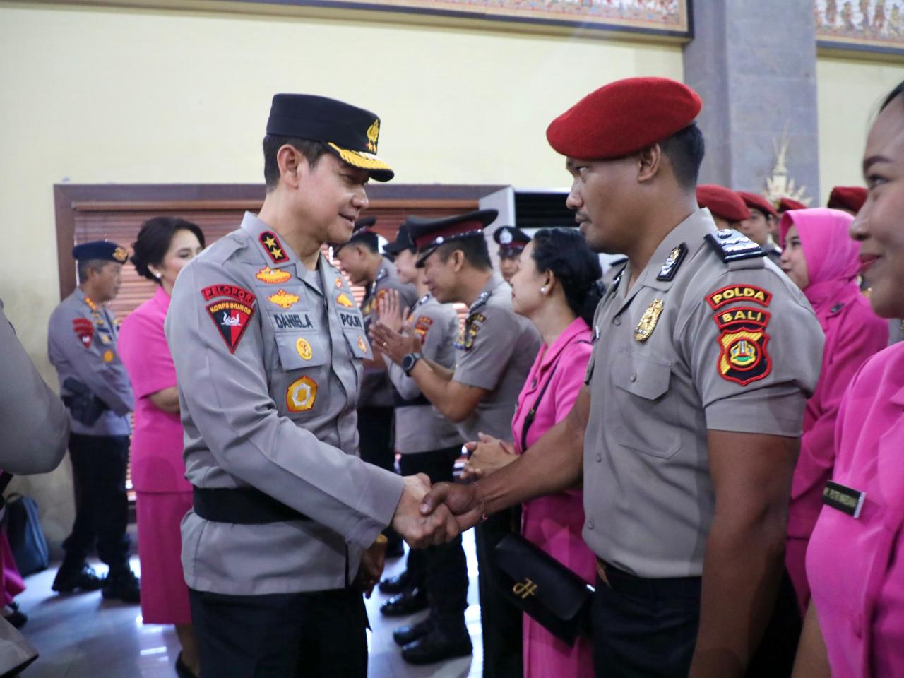 Kapolda Bali Pimpin Kenaikan Pangkat, Ingatkan Amanah di Balik Tanda Kepangkatan