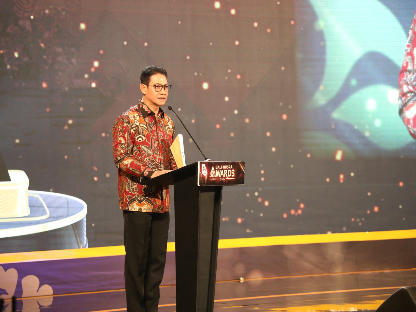 Kapolda Bali Terima Penghargaan Bali Nusra Awards 2026 atas Penguatan Pengawasan dan Penindakan WNA