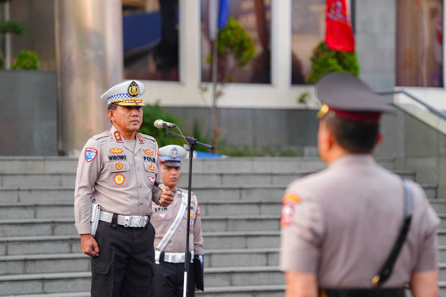 Kakorlantas Pimpin Pelantikan dan Sertijab Pejabat Utama Korlantas Polri, Tekankan Kekompakan dan Ketangguhan