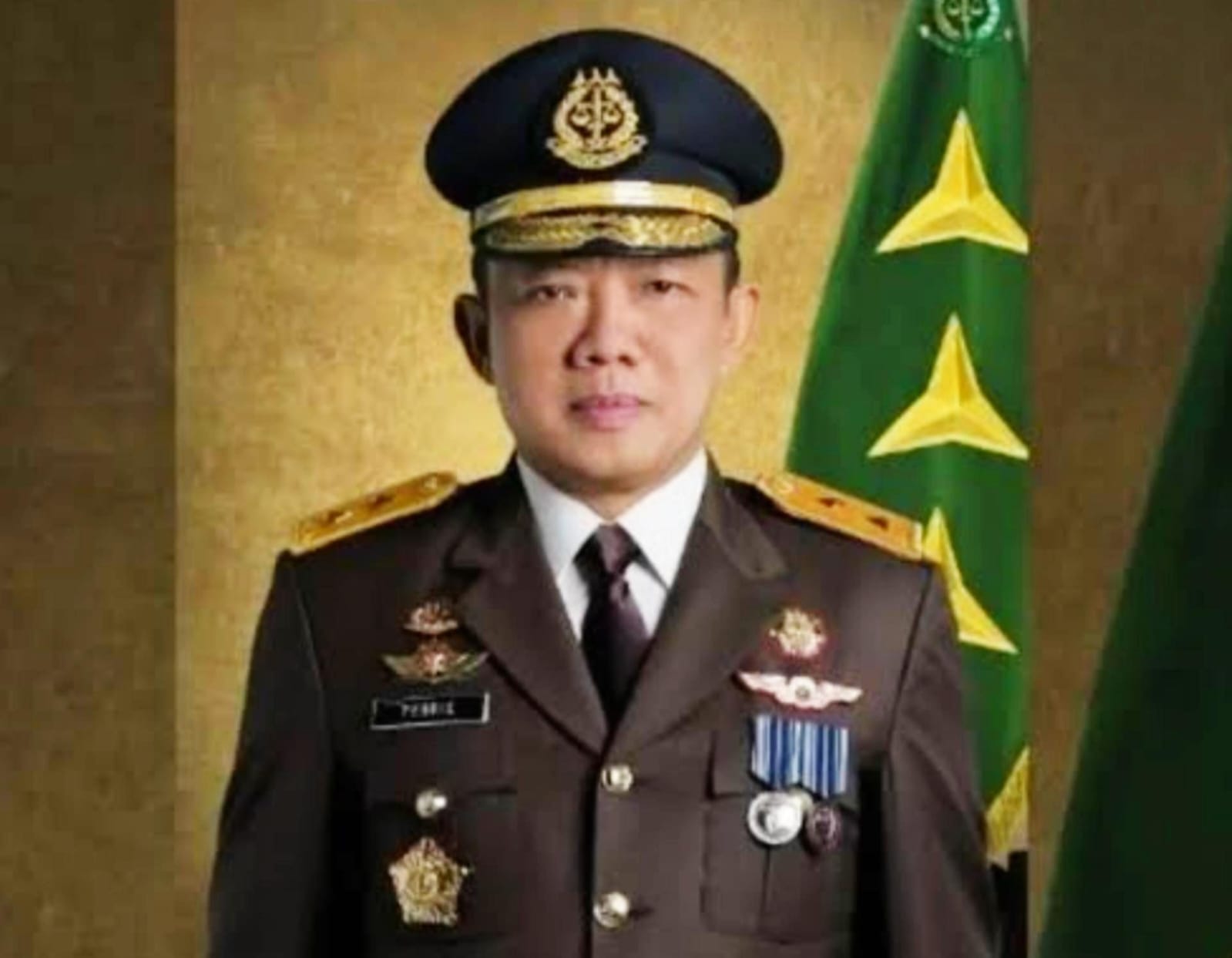 BREAKING NEWS: Jampidsus Febrie Adriansyah Mundur Usai Rumah Digeledah, Polri Sita 74 Kg Emas dan Rp476 Miliar!