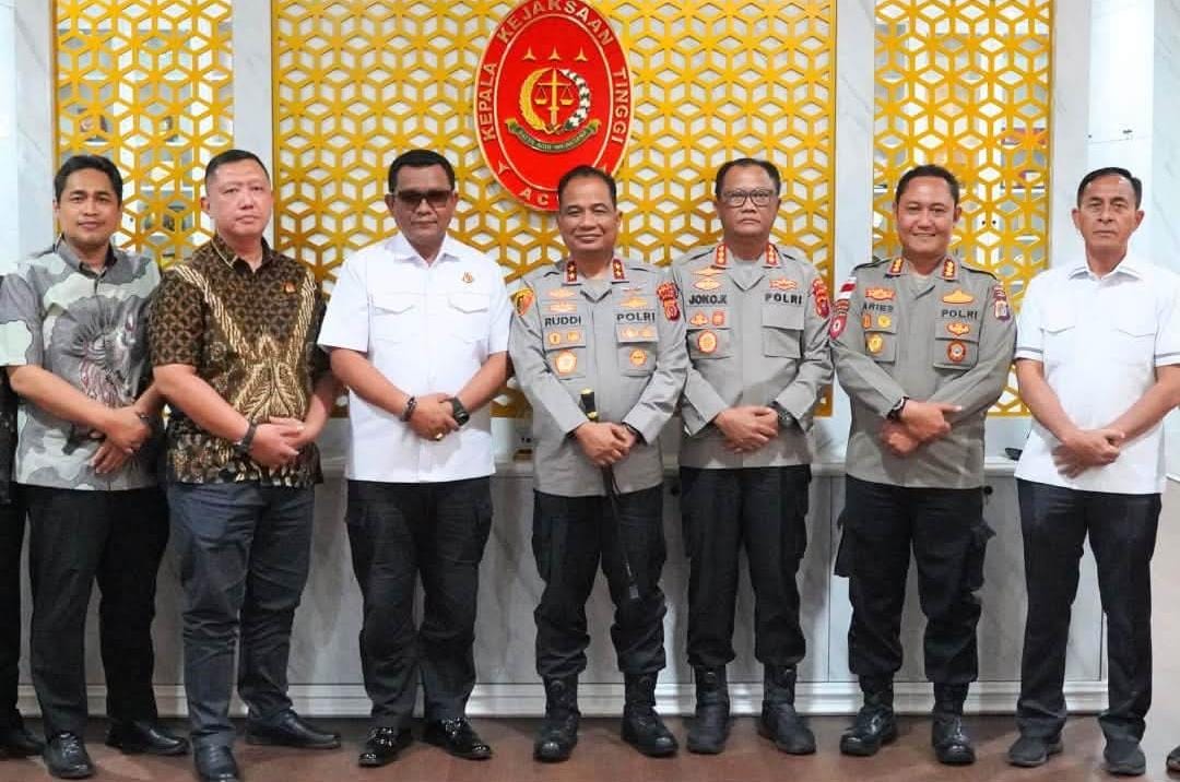 Resmi Menjabat, Kapolda Baru Aceh Irjen Pol. Rudi Setiawan Sambangi Kejati