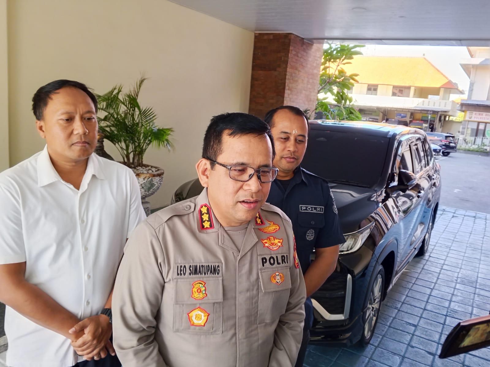Kapolresta Denpasar Tegaskan Tidak Ada Perampasan Telepon Genggam, Luruskan Informasi Video Viral di Polsek Kuta