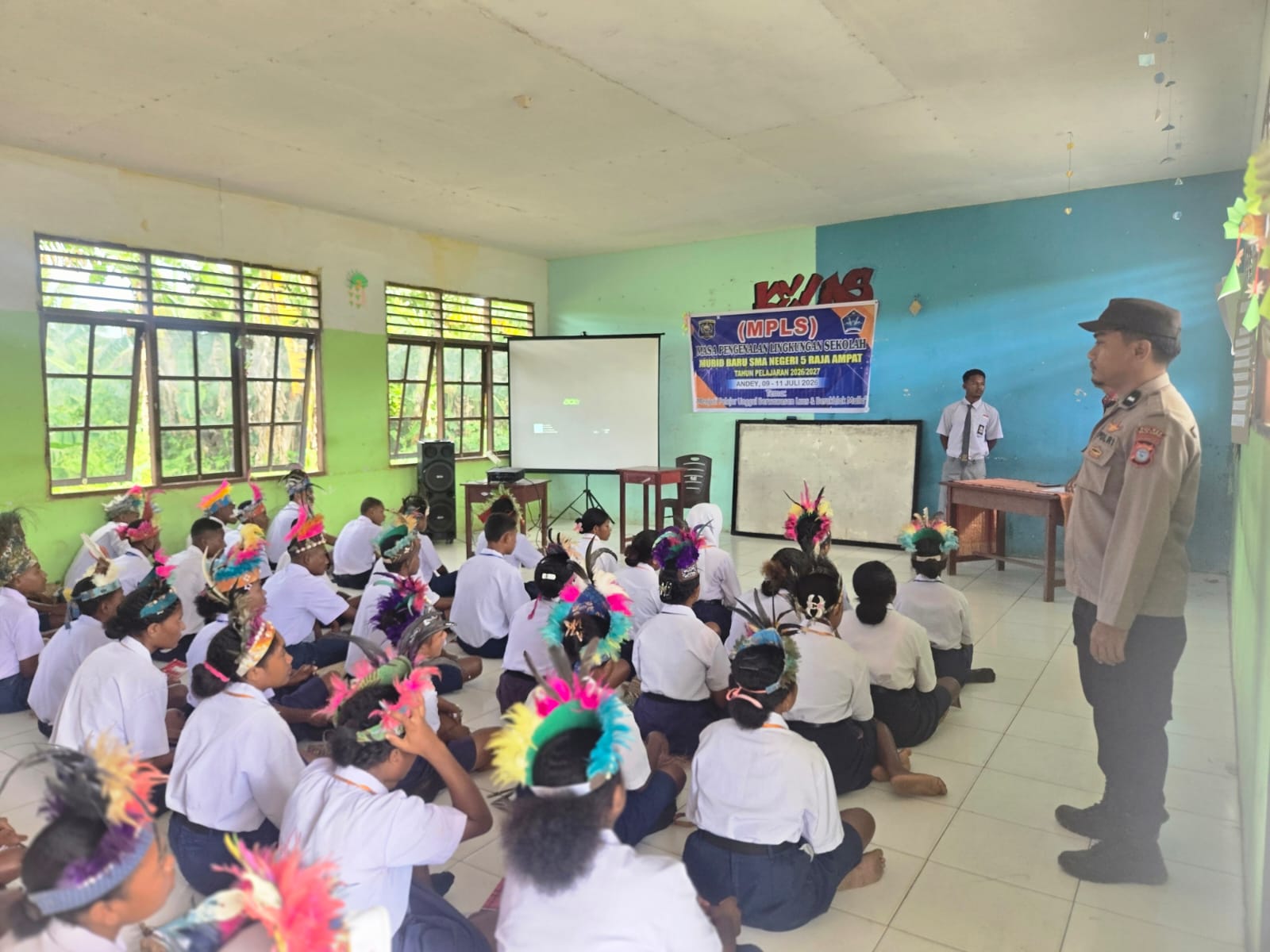 Polsek Waigeo Utara Bentengi Siswa Baru SMA Negeri 5 Raja Ampat dari Bahaya Narkoba dan Kenakalan Remaja