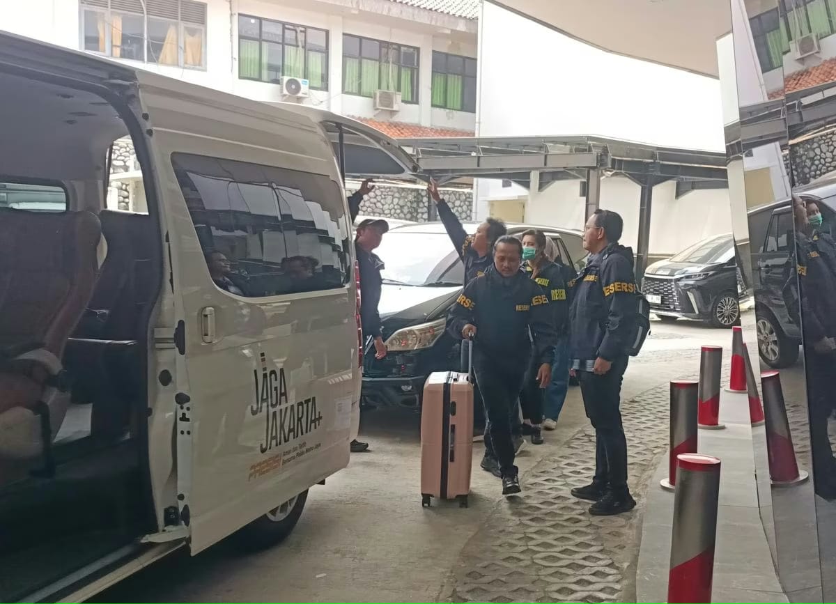 Bawa Koper Besar, Tim Gabungan Polri Datangi Kejagung Serahkan Berkas Kasus Mantan Jampidsus