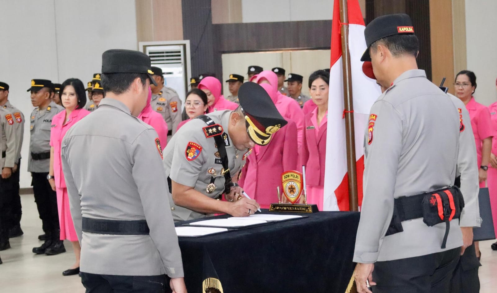 Sertijab Dipimpin Kapolda Kalteng, Karorena, Karo Logistik, dan Kabidkum serta 3 Kapolres Resmi Berganti