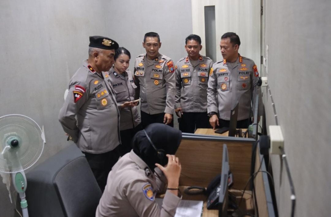 Kapolda Papua Barat Daya Cek Call Center 110 Polresta Sorong Kota: Laporan Harus Direspons dalam 2 Menit!
