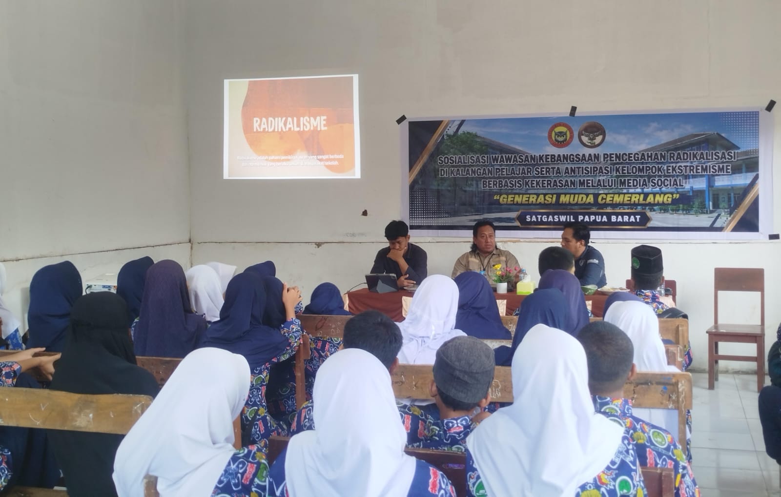 Bentengi Pelajar Raja Ampat dari Radikalisme, Satgaswil Papua Barat Densus 88 Gelar Sosbang dan Literasi Digital