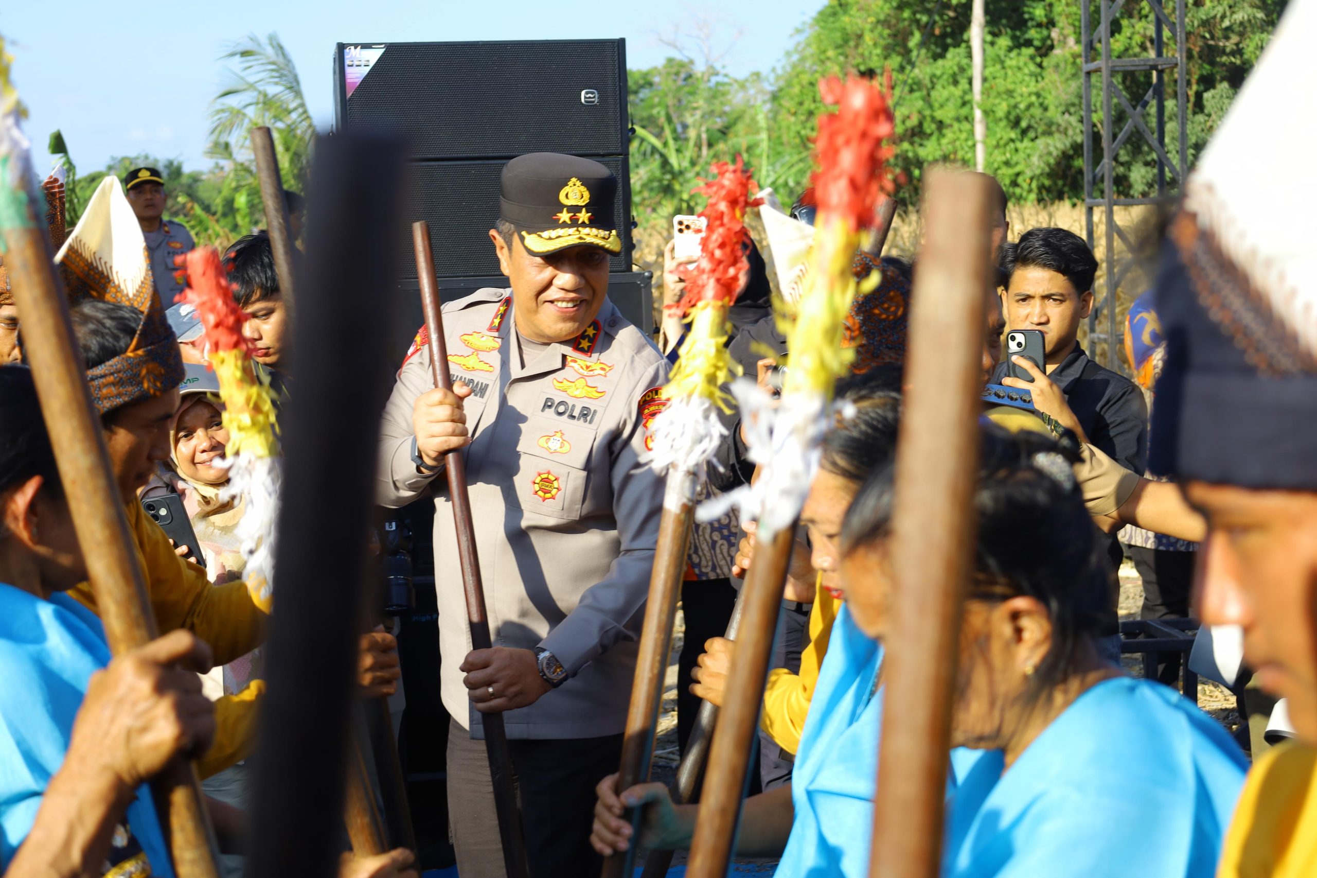 Hadiri Panen Raya Jagung Kuartal III di Watang Pulu, Kapolda Sulsel Tegaskan Dukungan Penuh untuk Swasembada Pangan