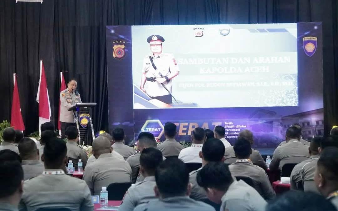 Buka Rakernis Keuangan 2026, Kapolda Aceh Serahkan Penghargaan untuk 12 Satker Berprestasi