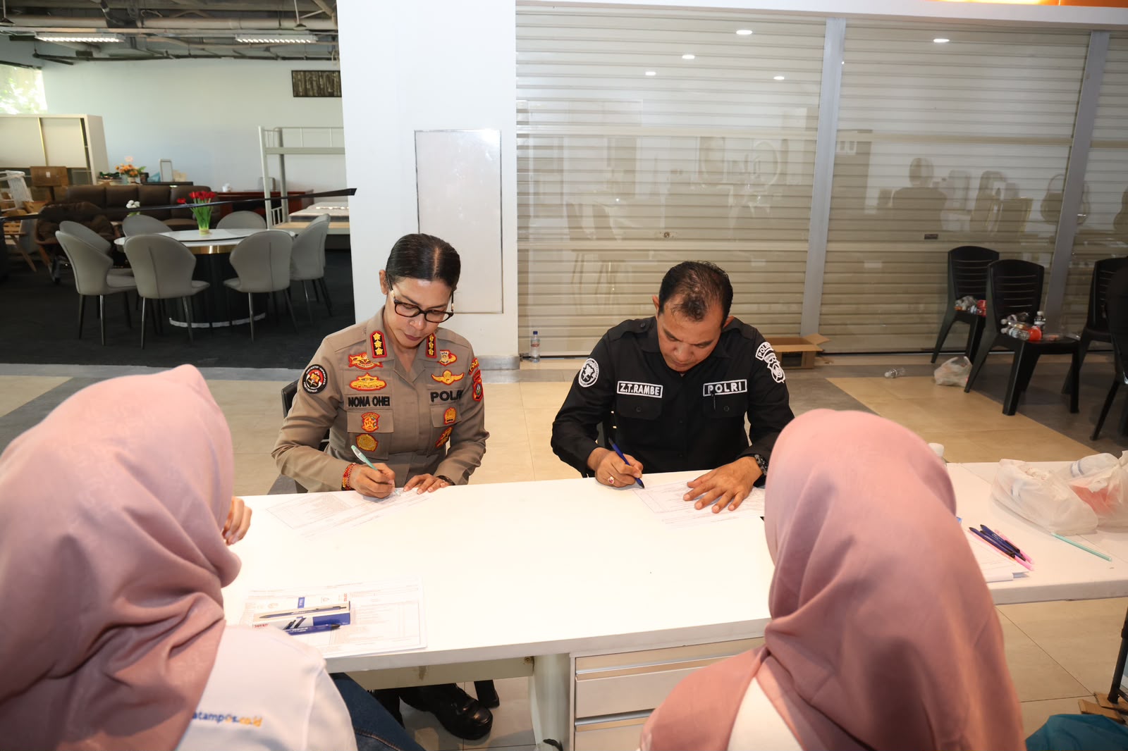 Kabid Humas Polda Kepri Hadiri Donor Darah HUT Batam Pos ke-28