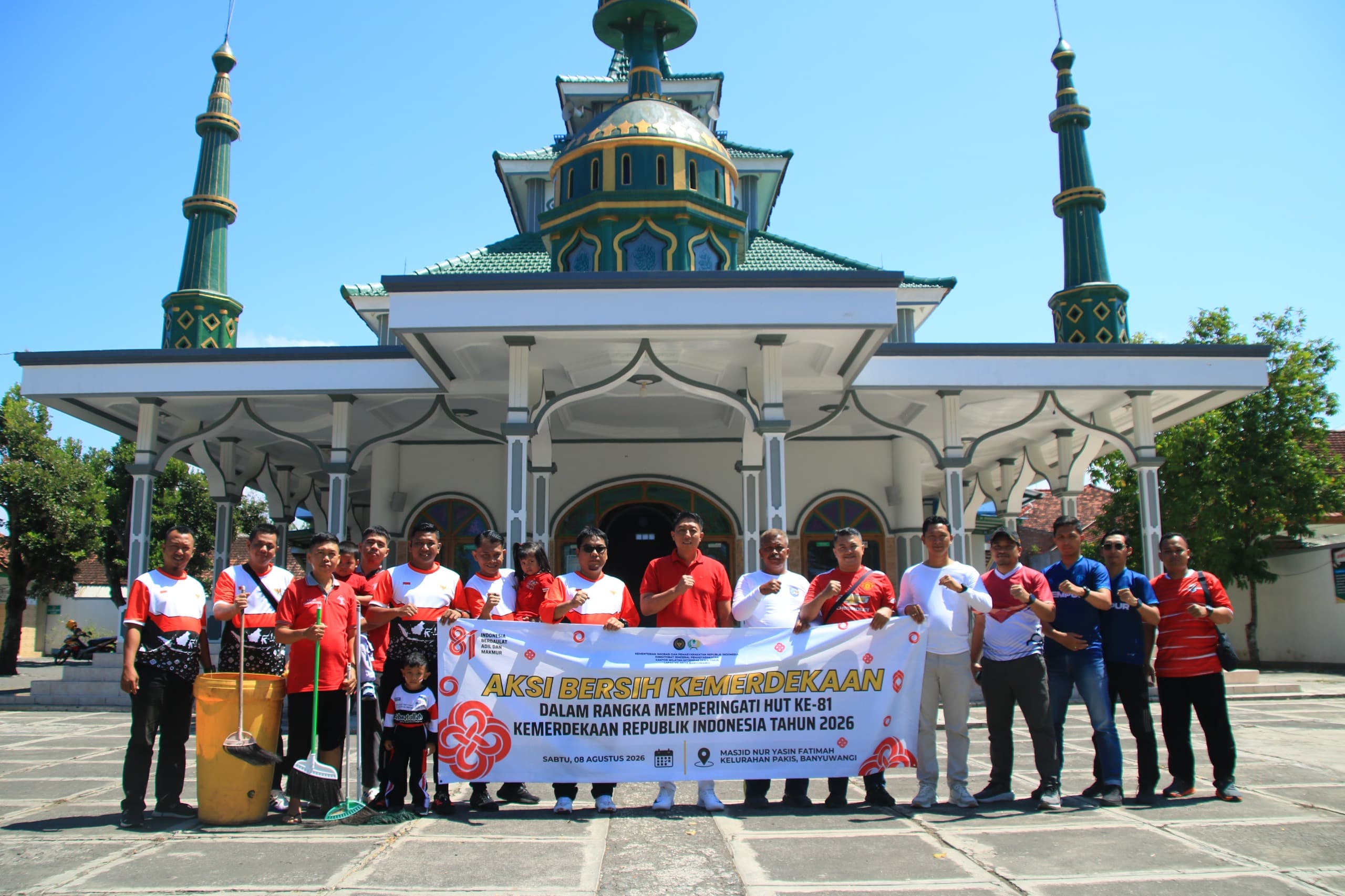 Wujud Kepedulian Lingkungan, Lapas Banyuwangi Bersihkan Fasilitas Umum Sambut HUT RI ke-81