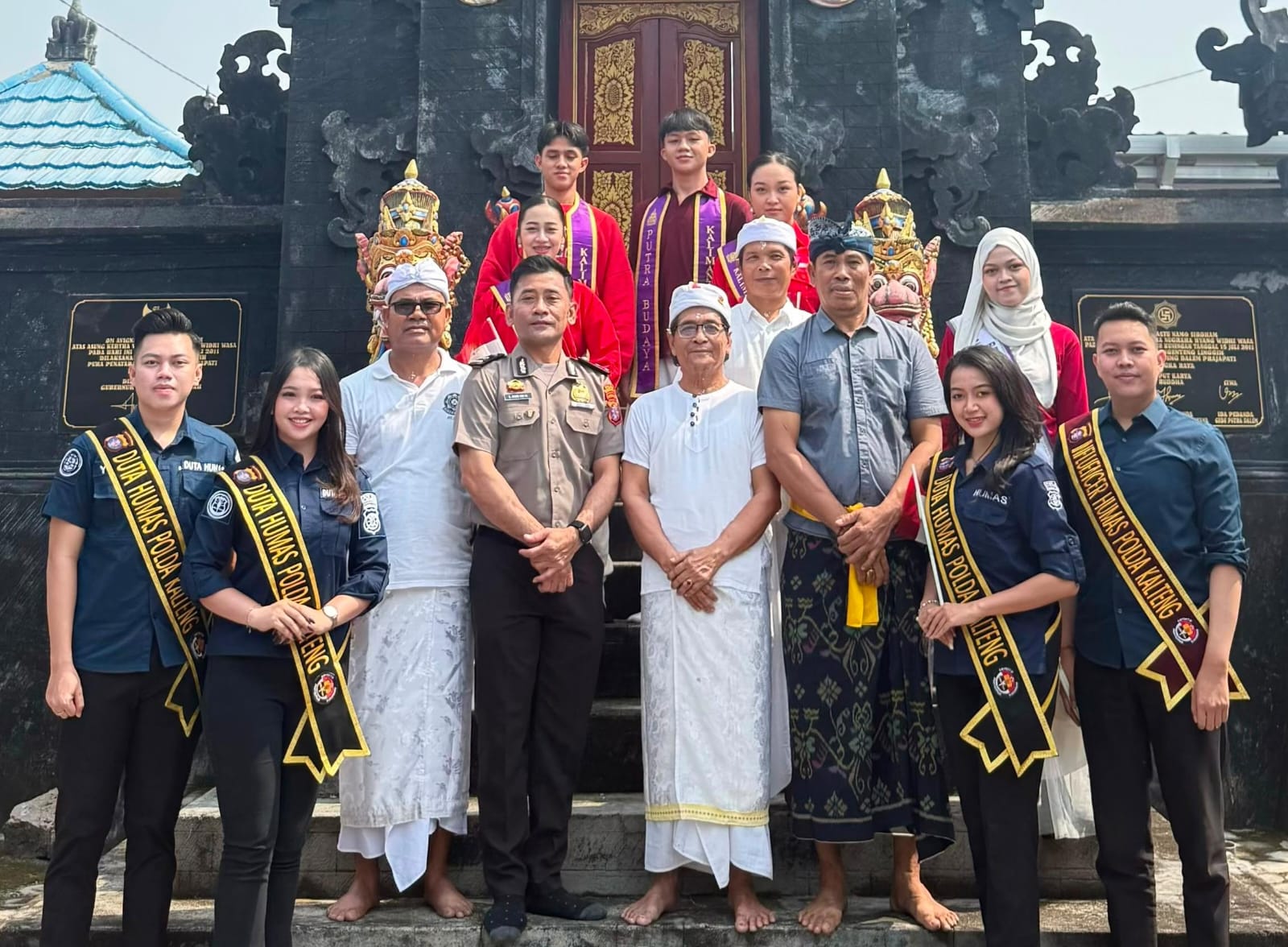 Sambut HUT ke-81 RI, Personel dan Duta Humas Polda Kalteng Anjangsana ke Rumah Ibadah dan Panti Asuhan