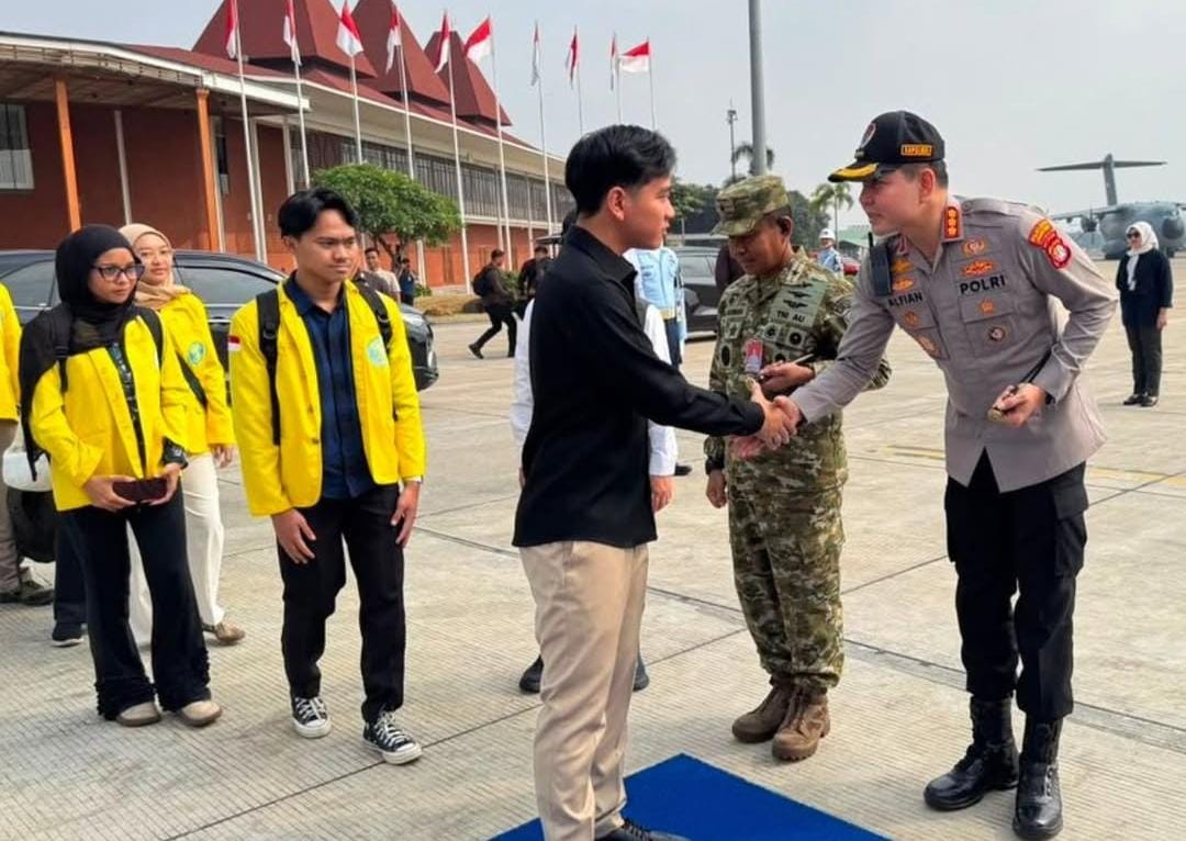 Gandeng Mahasiswa UI, Wapres Gibran Tinjau Korban Gempa NTT dan Dorong ‘Trauma Healing’