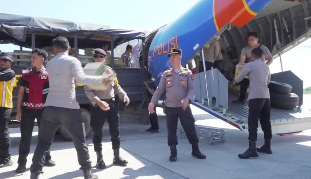 Sentuhan Kasih Kapolri untuk Warga Terdampak Gempa Flores: Bantuan Logistik Tiba Di Labuan Bajo