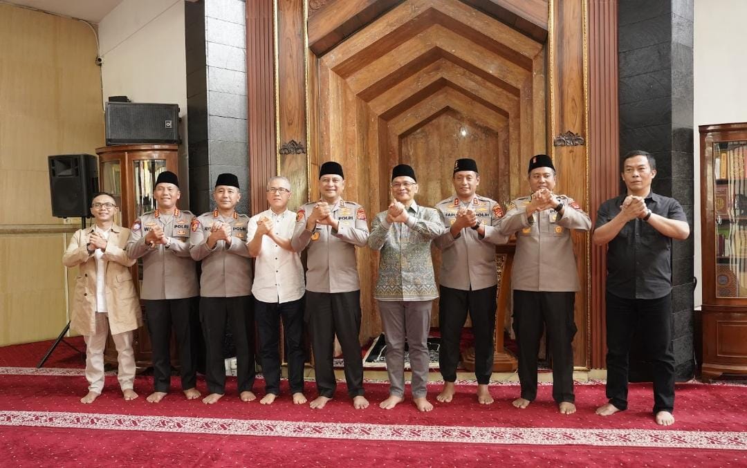 Kapolda Jabar Turun Langsung Dekati Warga Lewat Jum’at Keliling, Pesan Kamtibmas Menggema di Cimahi