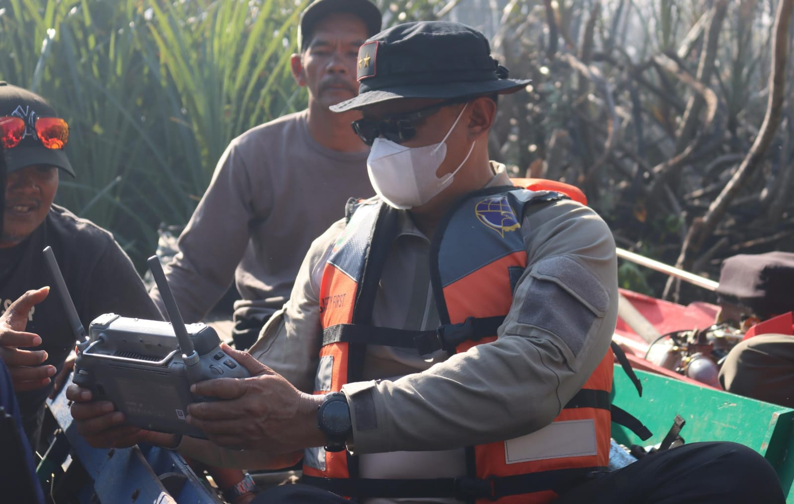 Kapolda Kalteng Turun Langsung Padamkan Karhutla di Kawasan Sebangau dan Jalan Mahir Mahar Palangka Raya