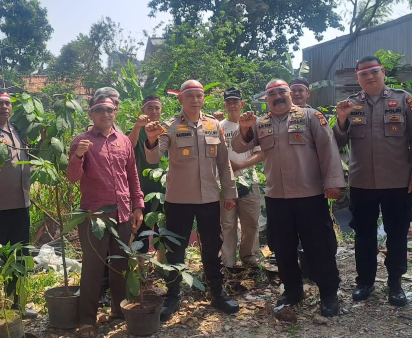 Peringati HUT Ke-81 RI, Polsek Pondok Gede Ajak Masyarakat Perluas Ruang Terbuka Hijau di Bekasi