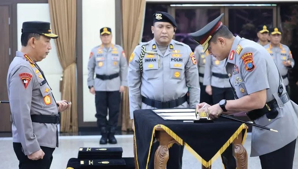 Tongkat Komando Kapolda Papua Barat Daya Resmi Beralih ke Brigjen Pol. Hengki Haryadi