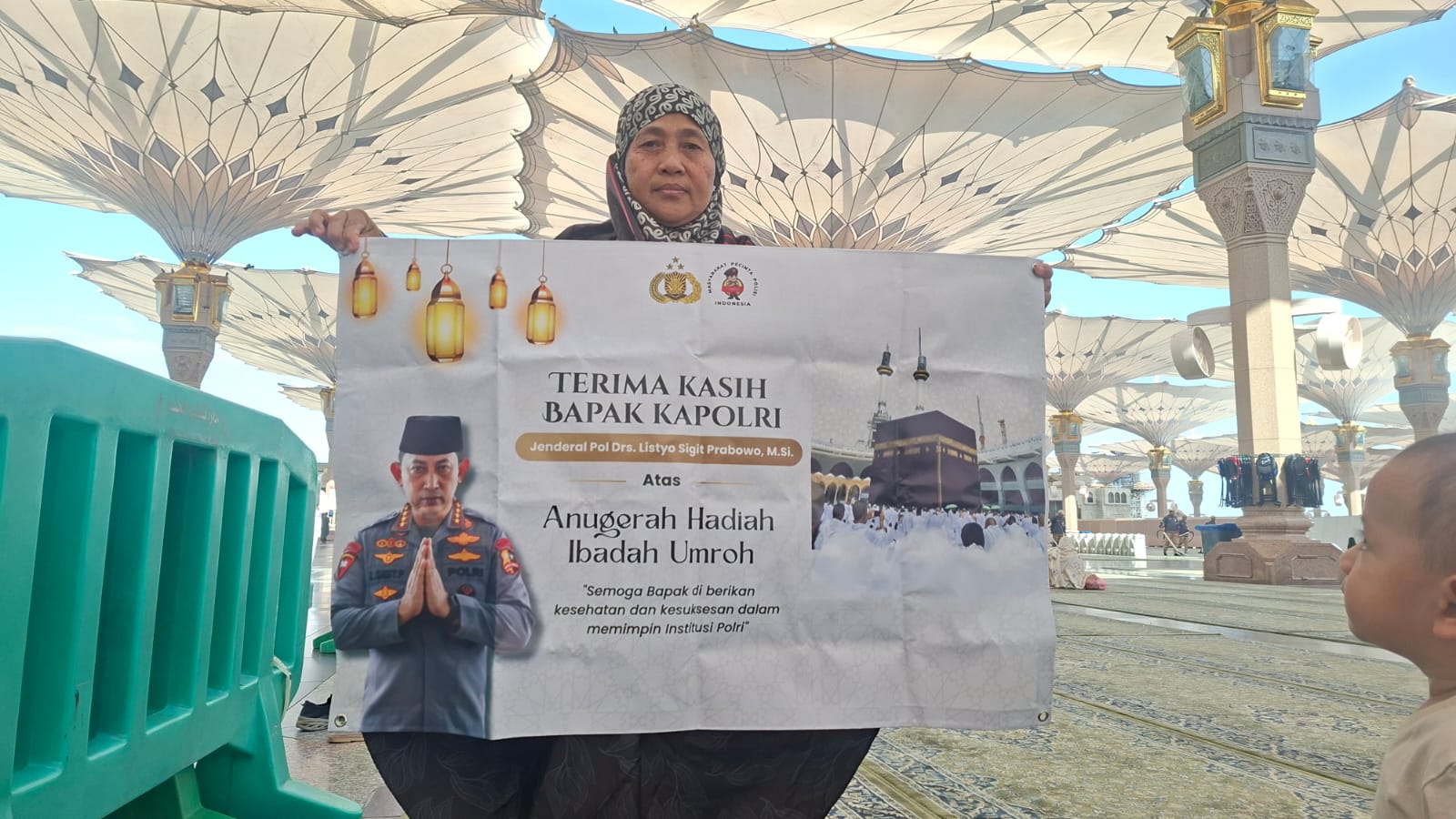 Derai Air Mata Bi Heni di Madinah: “Terima Kasih Banyak, Pak Kapolri”