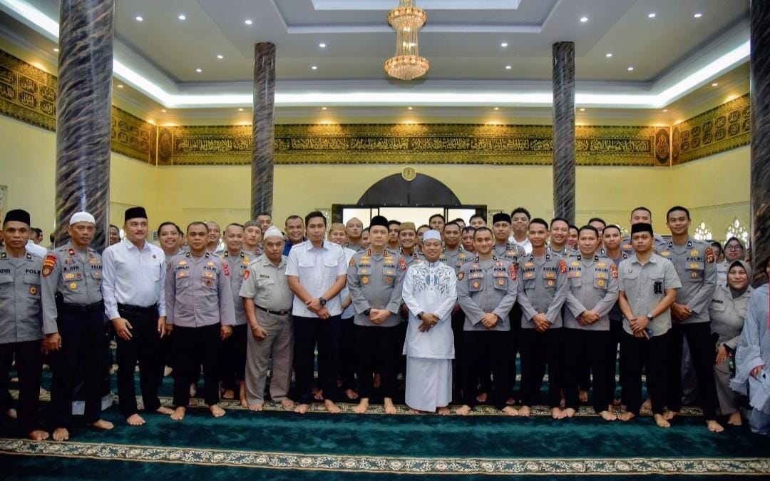 Binrohtal Bersama Ustaz Das’ad Latif, Kapolda Gorontalo Tekankan Pentingnya Mental dan Moral Personel