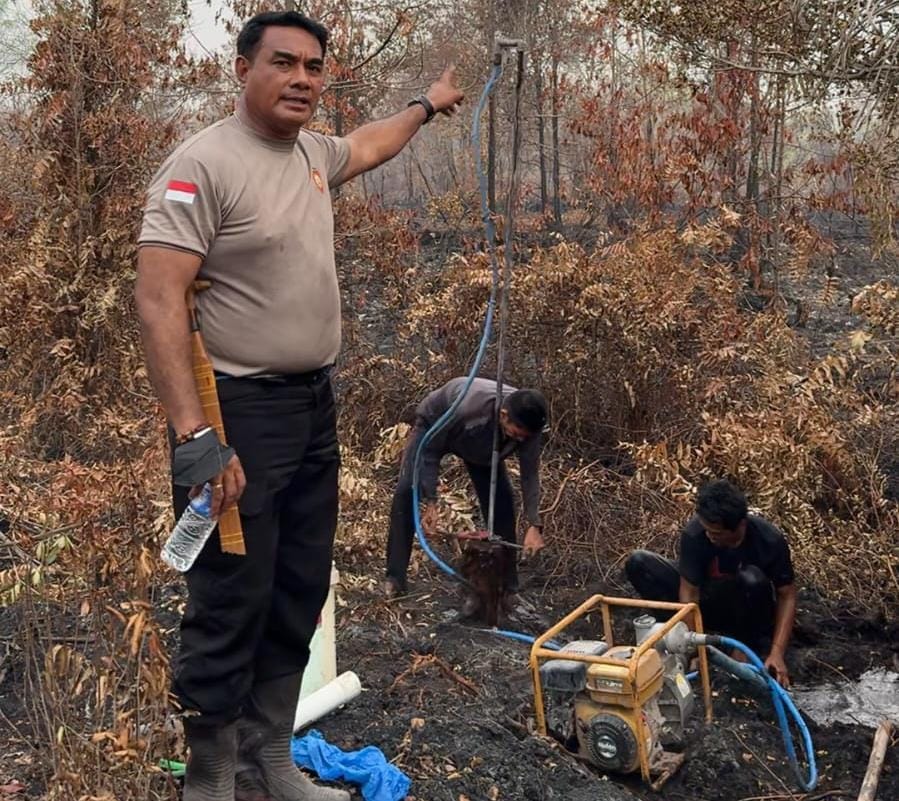 Upayakan Pemadaman Tidak Terhambat, Dirsamapta Polda Kalteng Pimpin Pembuatan Sumur Bor
