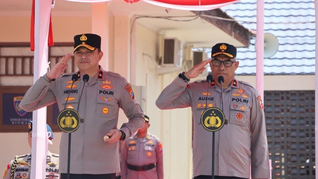 Penuh Khidmat, Apel Kehormatan Warnai Tradisi Pelepasan dan Penyambutan Kapolda Papua Barat Daya